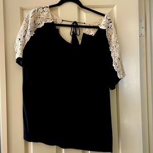 Cliche Cream lace black top